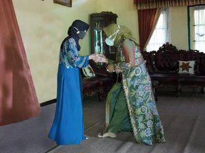Silaturahmi Lebaran, Ning Ita Minta Doa ke Istri Eks Walkot Mojokerto