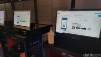 Penumpang dapat mencetak tiket secara mandiri. (Putu Intan/detikcom)