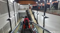 Bangunan stasiun ini juga ramah lingkungan karena menggunakan sirkulasi udara dan konsep go green. Jika berada di sana, penumpang akan merasa sejuk. (Putu Intan/detikcom)