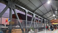 Sementara itu, saat ini Stasiun Malang yang lama juga masih beroperasi. Keduanya dihubungkan oleh skybridge. (Putu Intan/detikcom)