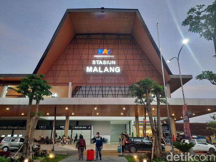 Keren! Wajah Baru Stasiun Malang, Bisa Lihat Gunung dari Sky Bridge