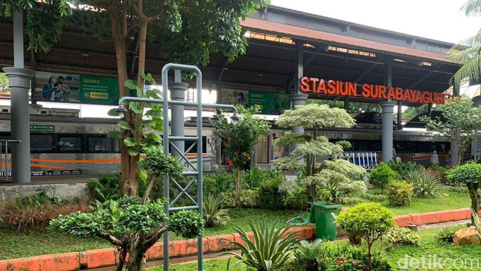 Suasana arus balik di Stasiun Gubeng Surabaya