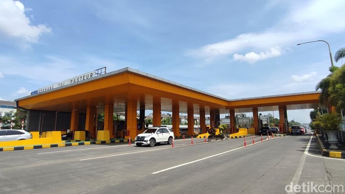 Suasana Gerbang Tol Pasteur