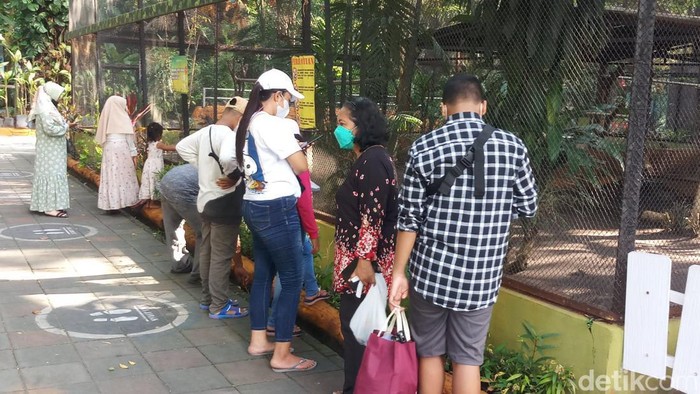 Suasana Kebun Binatang Surabaya saat H plus 2 Lebaran