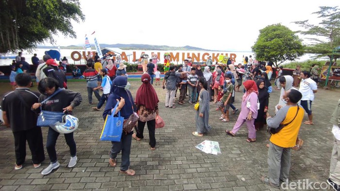 Suasana objek wisata Waduk Gajah Mungkur, Wonogiri, Rabu (4/5/2022).