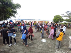 Libur Lebaran, Waduk Gajah Mungkur Diserbu Ribuan Pengunjung