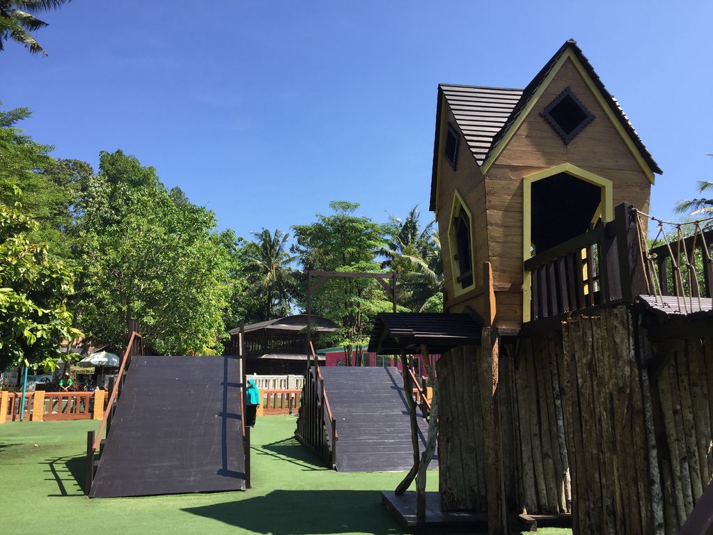 Tempat wisata di Tasikmalaya, Jawa Barat, zaman sekarang tak kalah menarik, seperti Taman Wisata Karang Resik. Traveler siap-siap menjelajahi berbagai tempat menarik seperti ke Jepang, Korea atau Eropa.