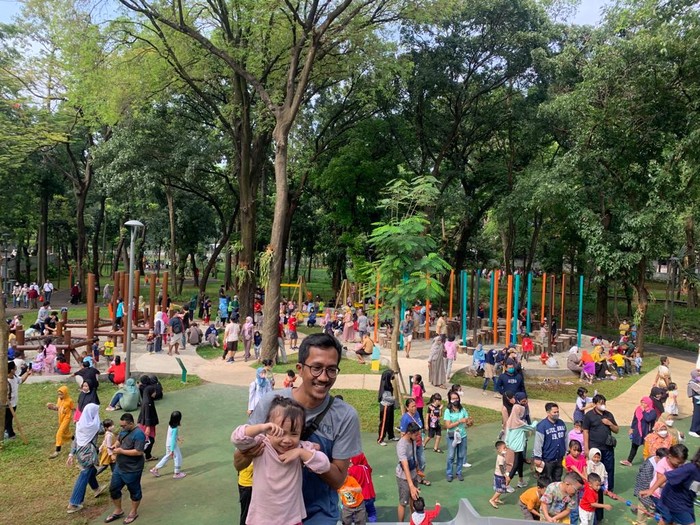 Tebet Eco Park ramai dikunjungi warga di H+2 iDUL Fitri 1443 hijriah.