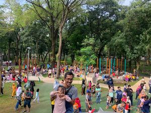 Warga Ramai Kunjungi Tebet Eco Park Jaksel pada H+2 Lebaran