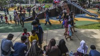 Haryanto mengatakan datang bersama 10 anggota keluarganya. Dia dan keluarga mengaku tidak mudik karena asli dari Jakarta. Dia mengatakan dirinya dan keluarga tiba di Tebet Eco Park sekitar pukul 08.00 WIB. Dia menyarankan agar kebersihan air sungai di Tebet Eco Park ditingkatkan lagi.  