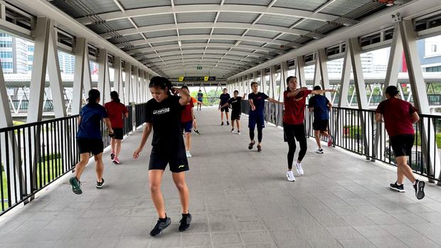 Tim bulutangkis Indonesia untuk Piala Thomas & Uber 2022 menjalani latihan perdana setibanya di Thailand, Rabu 4 Mei 2022.
