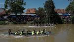 Tradisi Unik Lebaran di Batang, Lomba Perahu Dayung Tradisional