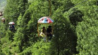 Saat musim dingin, resor ini menjadi kawasan bermain ski.  