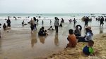 Wisata Pantai Carita Pandeglang Dipadati Pengunjung