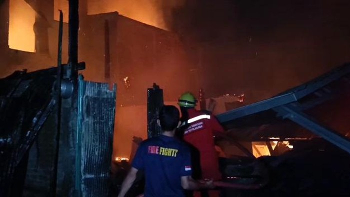 2 Rumah di Makassar terbakar saat ditinggalkan pemudiknya mudik ke Palopo. (dok. Istimewa)