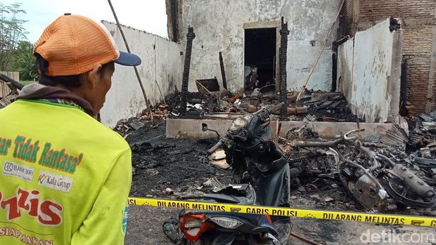2 Rumah warga di Makassar terbakar saat ditinggal penghuninya mudik ke Palopo.