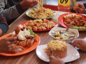 9 Tempat Makan Porsi Jumbo di Bali, Bikin Kenyang Maksimal