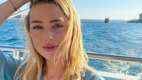 Setelah menggunakan algoritma yang sama, ditemukan selebriti lain seperti aktris sekaligus model Emily Ratajkowski memiliki bibir paling indah, Kim Kardashian memiliki alis terbaik, dan penyanyi Selena Gomez dinilai sangat seksi. (Foto: Instagram @amberheard)