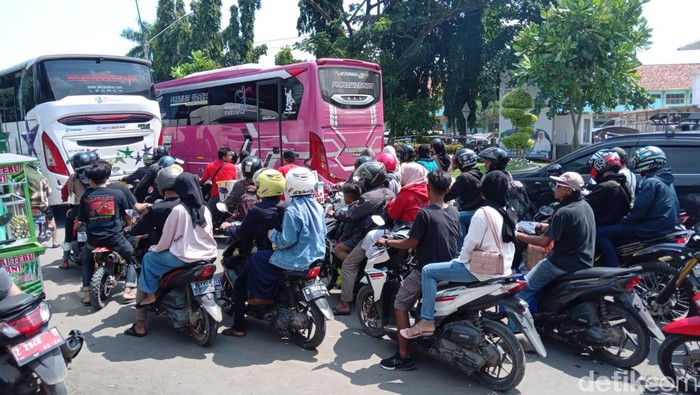 Antran keapdatan di kawasan wisata Pangandaran