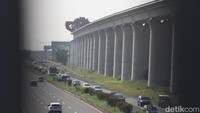 Pantauan arus lalu lintas ini, terlihat di atas jembatan penghubung Tegalluar dan Gedebage.