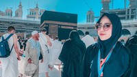 Bella Sulian saat umrah dua tahun lalu. (Foto: dokumen pribadi)