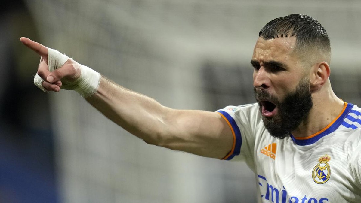 Karim Benzema sudah mencetak 10 gol di fase knock out Liga Champions musim ini, selevel Cristiano Ronaldo. (Foto: AP/Manu Fernandez)