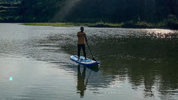 Wisatawan bermain Stand Up Paddle di aliran sungai Lereng Gunung Merapi, Magelang, Jawa Tengah. Sebuah campervan biasanya disesuaikan untuk berbagai aktivitas para penggunanya, seperti masak, makan hingga tidur. Dok. Ombak Selatan Wisatawan bermain Stand Up Paddle di aliran sungai Lereng Gunung Merapi, Magelang, Jawa Tengah. Sebuah campervan biasanya disesuaikan untuk berbagai aktivitas para penggunanya, seperti masak, makan hingga tidur. Dok. Ombak Selatan