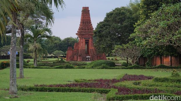 Candi Bajangratu