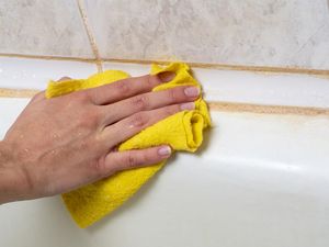 Cara Membersihkan Kerak Keramik Kamar Mandi, Dijamin Ampuh!
