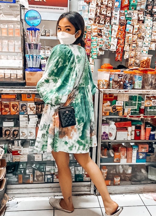 Berbeda keyakinan tidak menghalangi ibu satu anak ini untuk ikut dalam suka cita Lebaran. Dia pun menikmati momen kumpul bersama keluarga dan saudara yang merayakan Hari Raya. Foto: Dok. Instagram/gisel_la