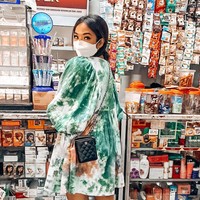 Berbeda keyakinan tidak menghalangi ibu satu anak ini untuk ikut dalam suka cita Lebaran. Dia pun menikmati momen kumpul bersama keluarga dan saudara yang merayakan Hari Raya. Foto: Dok. Instagram/gisel_la