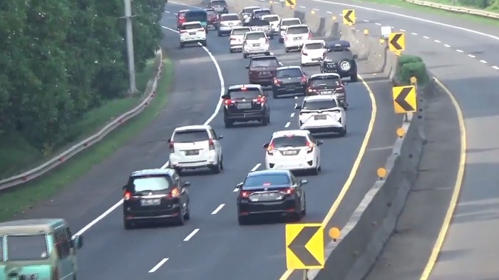 H+3 Lebaran, Arus Kendaraan di Tol Cipularang Arah Bandung Ramai