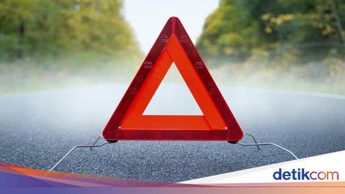 Kecelakaan Truk di Tol Halim Arah Jatiwaringin, Lalin Jelang Km 04 Padat