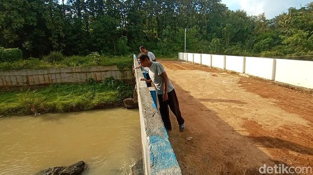 Jembatan di Jepara yang viral dibangun pakai uang pribadi, Kamis (5/5/2022).
