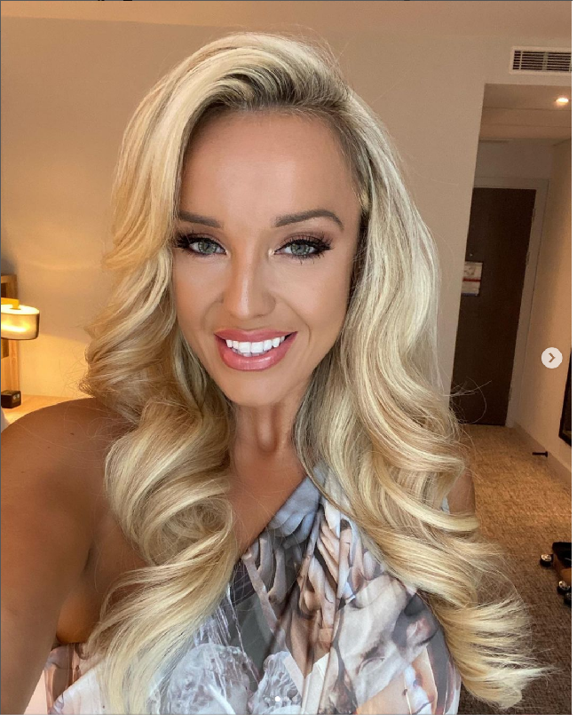 Dalam wawancara dengan The Sun, Jen Atkin mengaku merasa tertarik dengan wanita saat menonton olahraga gulat. “Aku menonton gulat bersama saudara laki-lakiku, dan aku menjadi terobsesi dengan para divas yang memakai celana pendek,” katanya. Foto: Dok. Instagram/jenatkinuk