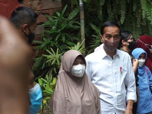 Pengunjung Bali Safari Minta Foto Bareng, Begini Respon Jokowi