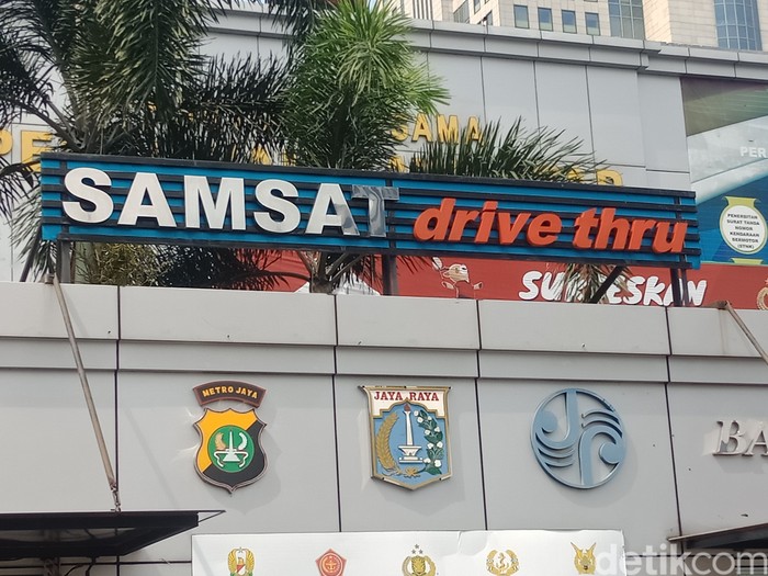 Kantor Samsat buka tanggal berapa? Kantor Samsat tidak beroperasi selama libur Lebaran 2022. Pembayaran tetap bisa dilakukan dengan aplikasi Samsat Digital.