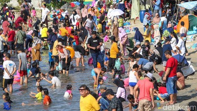 Kawasan Pantai Ancol Masih Dipadati Pengunjung, Begini Situasinya
