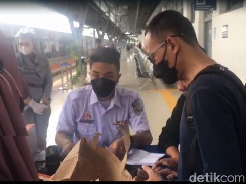 Ini merupakan cerita perjalanan sebuah keluarga yang balik dari kampung halaman tercinta. Perjalanan ini dari Bogor ke Surabaya.