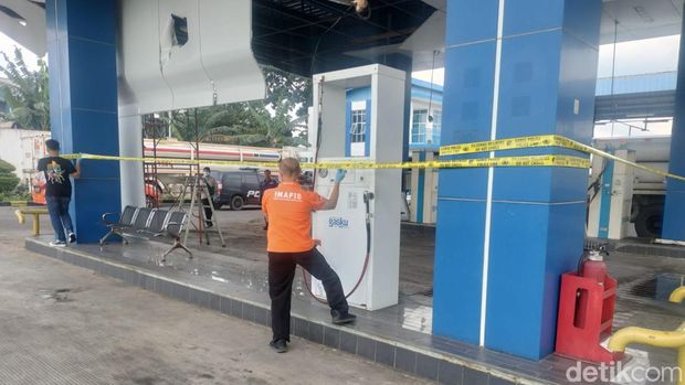 Kerusakan akibat tabung gas meledak di SPBG di Jalan Raya Sadang-Subang