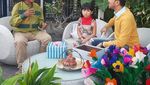 Asyik! Intip Momen Pak Tarno Saat Makan Bakso dan Daging Panggang