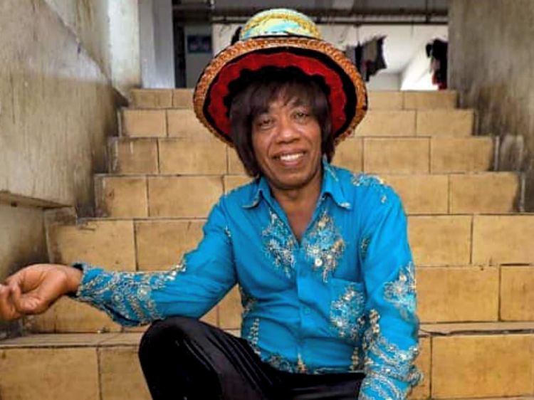 Asyik! Intip Momen Pak Tarno Saat Makan Bakso dan Daging Panggang