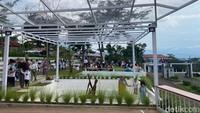 Bisa diakses melalui Jalan Jenderal Sudirman atau ke jalur pusat perkotaan Garut via Jalan Cimanuk dengan waktu tempuh sekitar 30 menit menggunakan kendaraan bermotor.  