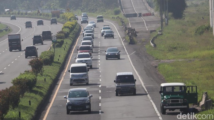 Pantauan Tol Padaleunyi arah Jakarta, H+3 Lebaran 2022