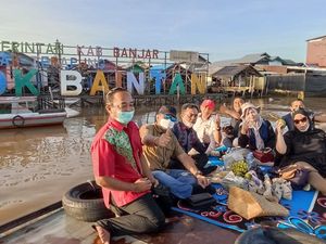 Dirjen Bina Pemdes Dorong Kemajuan Wisata Pasar Apung Desa Lok Baintan