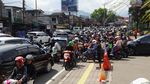 Penampakan Macet di Puncak Saat Libur Lebaran Siang Ini