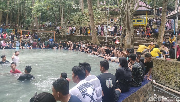Permandian Air Panas Lejja Ramai Saat Lebaran, Pedagang Untung 3 Kali Lipat
