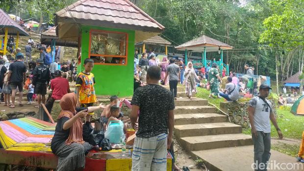 Permandian Air Panas Lejja Ramai Saat Lebaran, Pedagang Untung 3 Kali Lipat