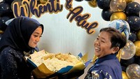 Adul ternyata sudah bercerai dari istri pertamanya dan kini melamar seorang wanita. Foto: Instagram/@wentyeri