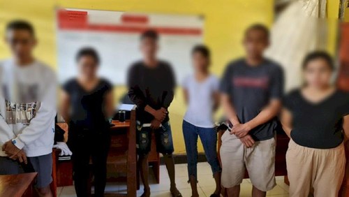 Tiga pasangan mahasiswa yang berhasil terjaring razia di Penginapan Wilma Desa Penfui Timur oleh saat Operasi Ketupat Turangga 2022 oleh Polsek Kupang Tengah, Rabu (4/5/2022) malam. (istimewa)